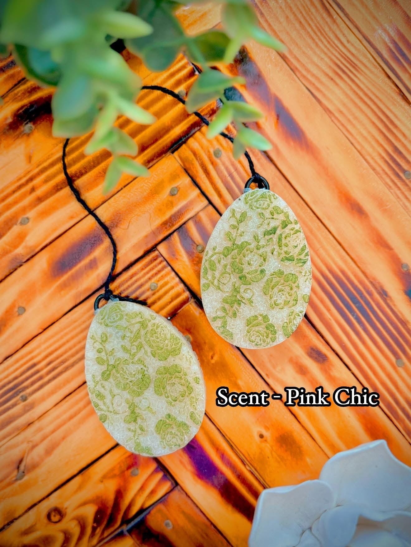 The Dual Lace Freshie